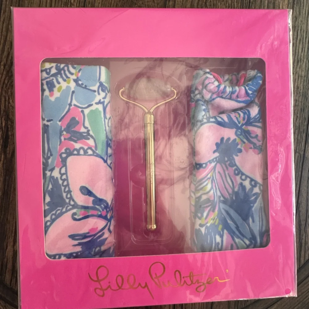 NWT Lilly Pulitzer Spa Pack W/ Hair Wrap, Quartz Roller, Drawstring Pouch